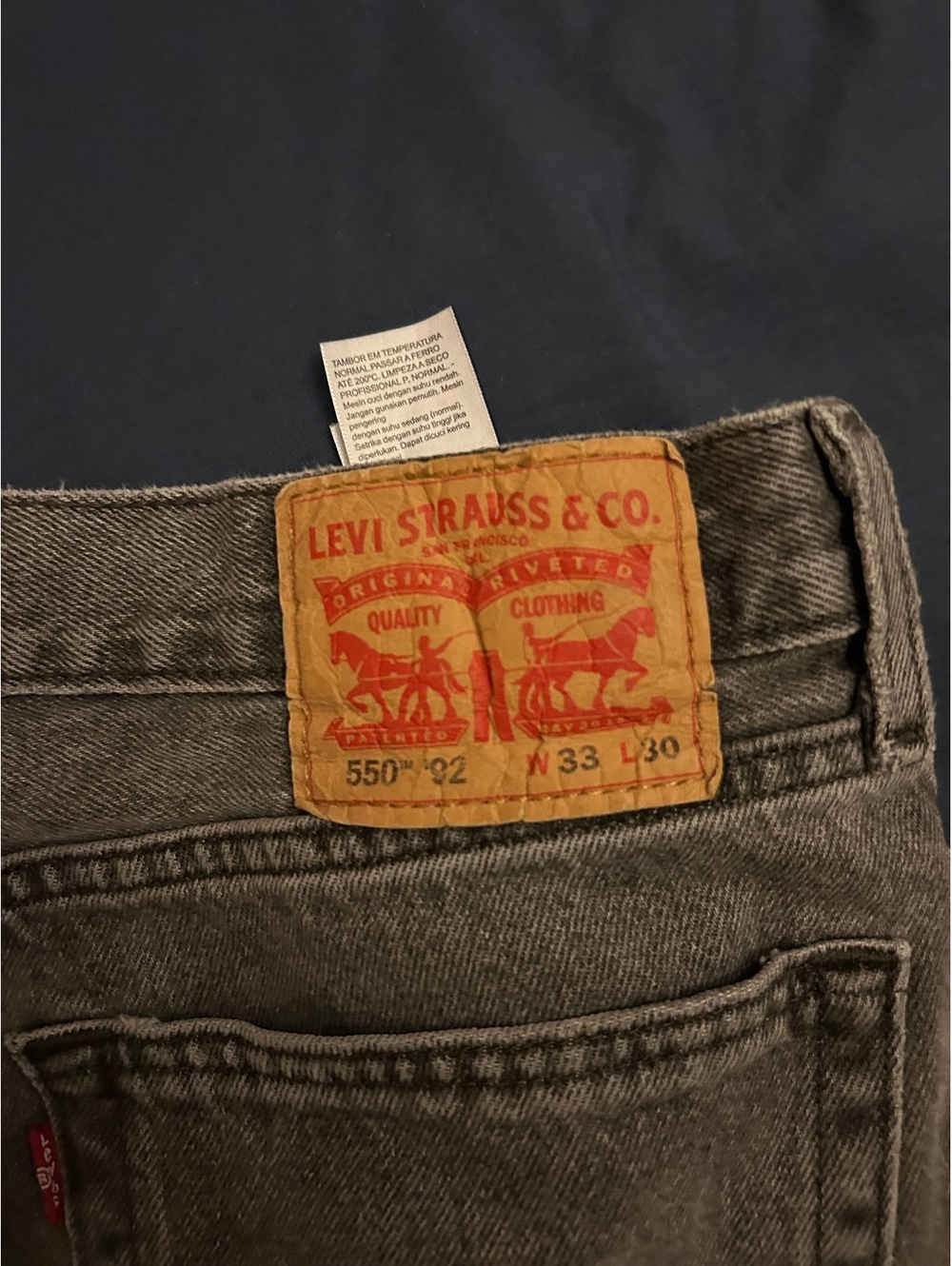 Levi's 550 Relaxed Fit Men's Jeans Size W33 L30 Gray Distressed - Picture 6 of 6